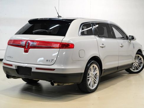 Used 2019 Lincoln MKT AWD image 8