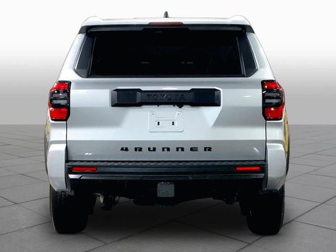 Used 2025 Toyota 4Runner SR5 AWD/4WD image 5