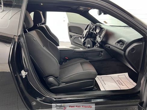 Used 2016 Dodge Challenger SXT image 35