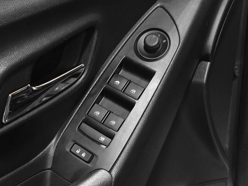 Used 2019 Chevrolet Trax LT w/ LT Convenience Package AWD/4WD image 10