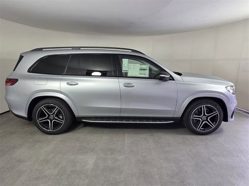 New 2026 Mercedes-Benz GLS 450 4MATIC image 3