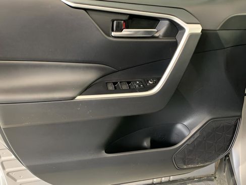 Used 2022 Toyota RAV4 XLE image 14