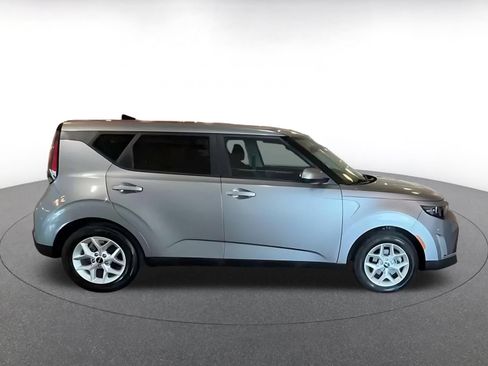 Used 2025 Kia Soul LX w/ LX Technology Package FWD image 13