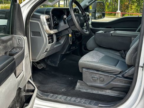 Used 2024 Ford F250 XLT image 10