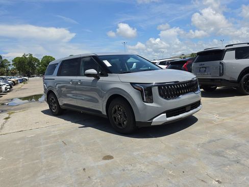 New 2027 Kia Carnival FWD image 2