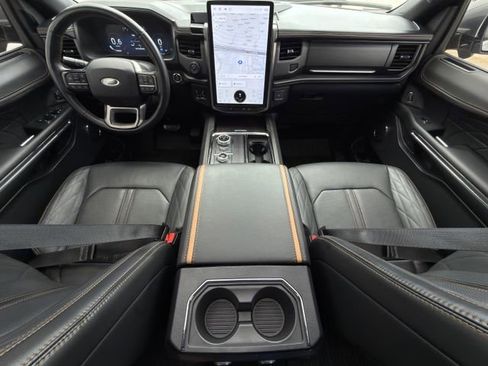 Used 2023 Ford Expedition Platinum image 11