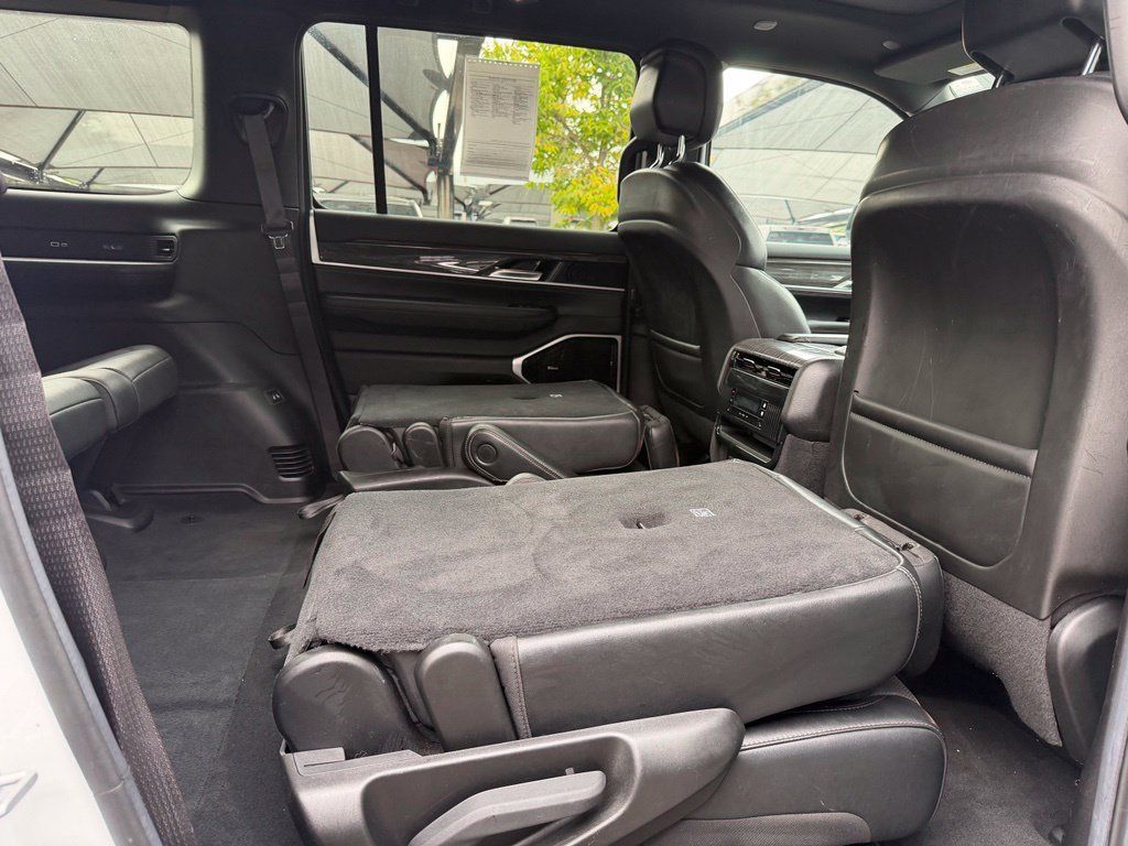 Used 2022 Jeep Wagoneer Series III w/ Premium Group I AWD/4WD image 30