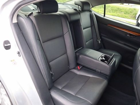 Used 2013 Lexus ES 300h w/ Luxury Pkg FWD image 4