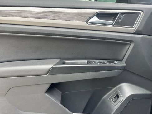 Used 2020 Volkswagen Atlas Cross Sport SE w/ Panoramic Sunroof Package FWD image 7