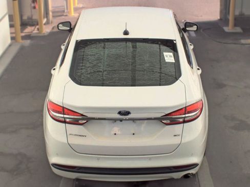 Used 2017 Ford Fusion SE w/ Fusion SE Technology Package FWD image 5
