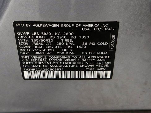 Used 2025 Volkswagen Atlas SE image 32