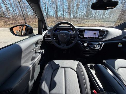 New 2026 Chrysler Pacifica Select w/ S Appearance Package FWD image 14