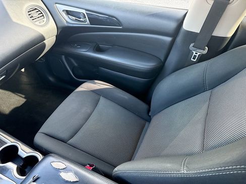 Used 2020 Nissan Pathfinder S image 21