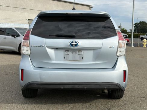 Used 2016 Toyota Prius V Five FWD image 5