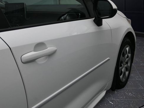 Used 2021 Toyota Corolla LE FWD image 14