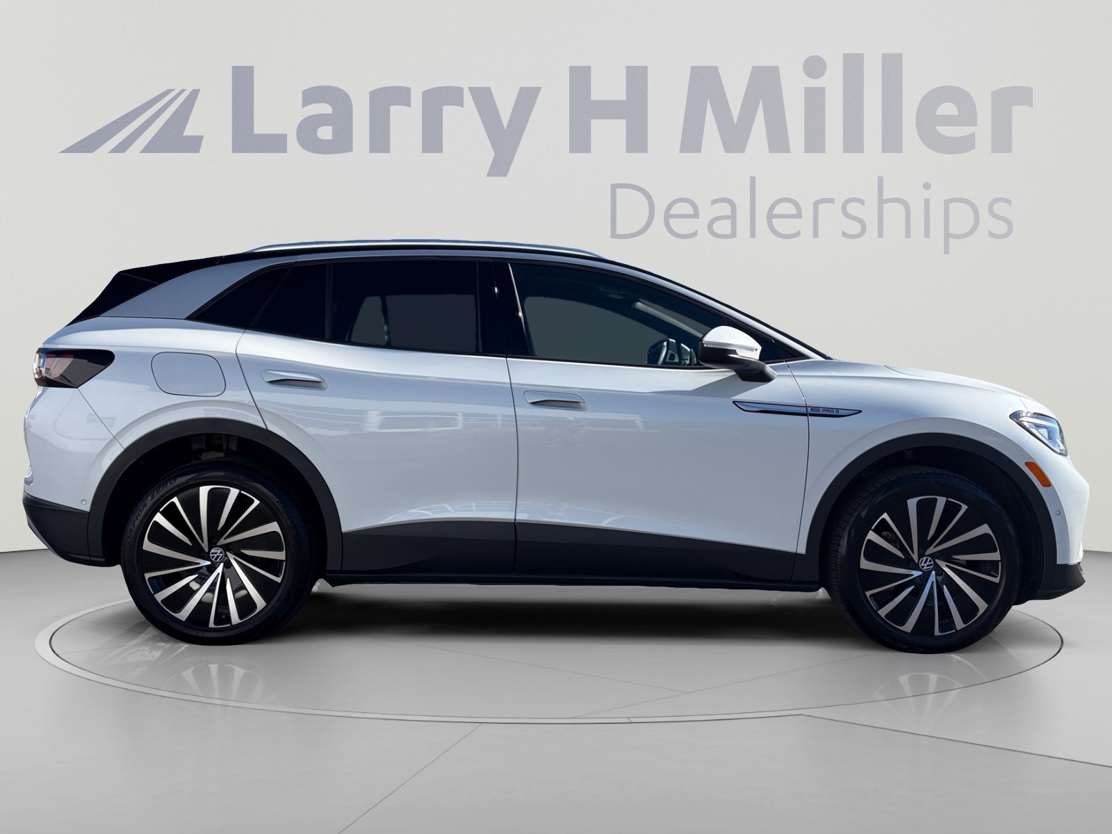 Used 2023 Volkswagen ID.4 Pro S Plus AWD/4WD image 6