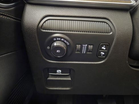 Certified 2024 Jeep Grand Wagoneer L Base image 21