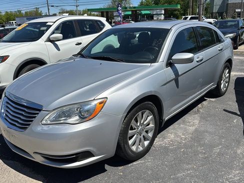 Used 2012 Chrysler 200 Touring FWD image 3