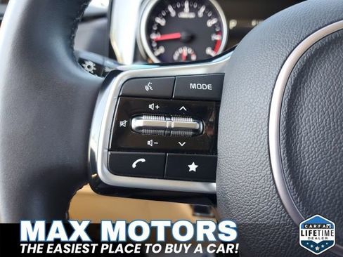 Used 2024 Kia Carnival EX FWD image 26