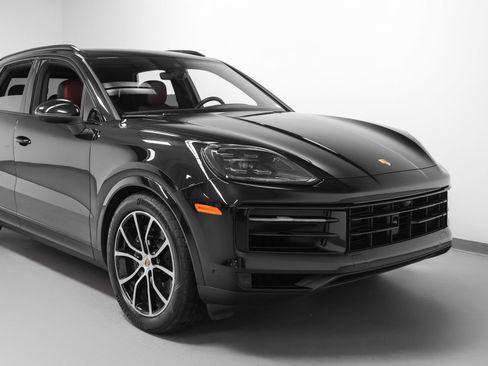 Certified 2024 Porsche Cayenne AWD/4WD image 9