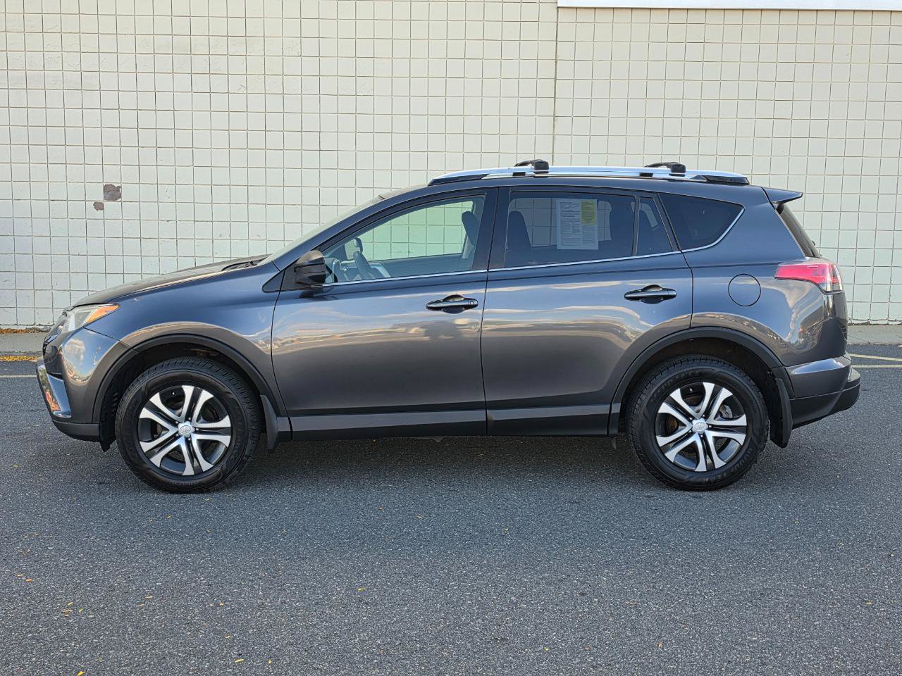 Used 2016 Toyota RAV4 LE AWD/4WD image 4