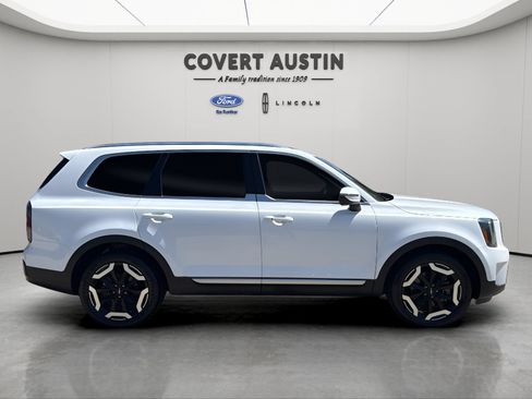 Used 2024 Kia Telluride EX w/ EX Captain's Chair Package FWD image 6
