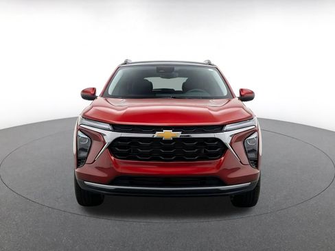 Used 2025 Chevrolet Trax LT w/ LT Convenience Package FWD image 2