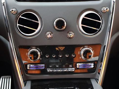 Certified 2025 Rolls-Royce Cullinan image 24