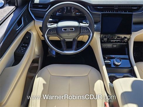 New 2025 Jeep Grand Cherokee Limited image 7