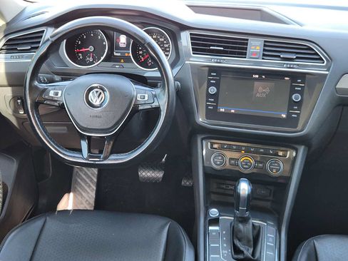 Used 2018 Volkswagen Tiguan SE w/ Panoramic Sunroof Package FWD image 26