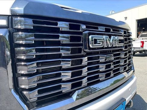 Used 2024 GMC Sierra 2500 Denali Ultimate AWD/4WD image 32