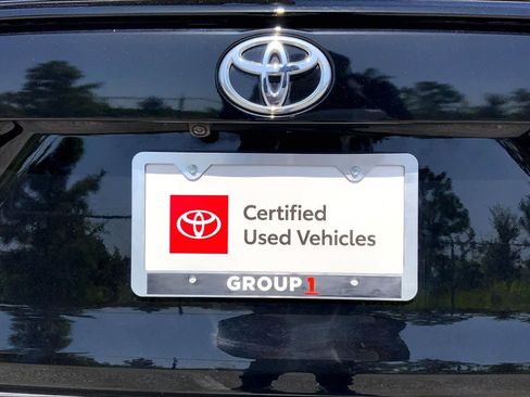 Used 2021 Toyota RAV4 XLE Premium FWD image 10
