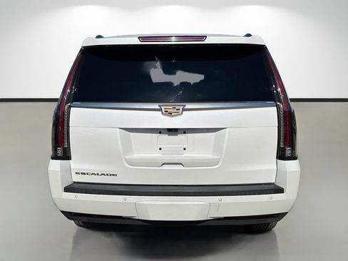 Used 2020 Cadillac Escalade Luxury RWD image 4