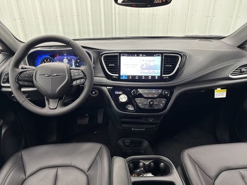 New 2026 Chrysler Pacifica Select image 15