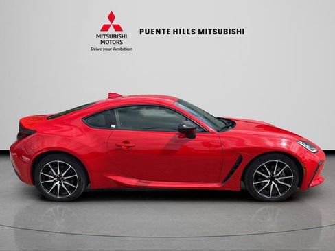 Used 2022 Toyota GR86 RWD image 4