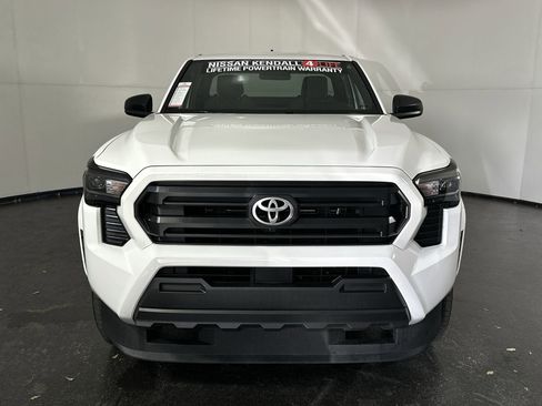 Used 2025 Toyota Tacoma SR image 4