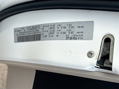 Used 2020 Chrysler Pacifica Touring-L image 35