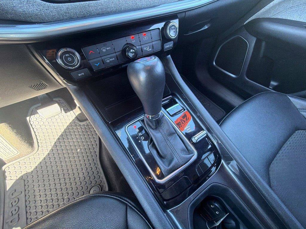 Used 2024 Jeep Compass Latitude AWD/4WD image 19