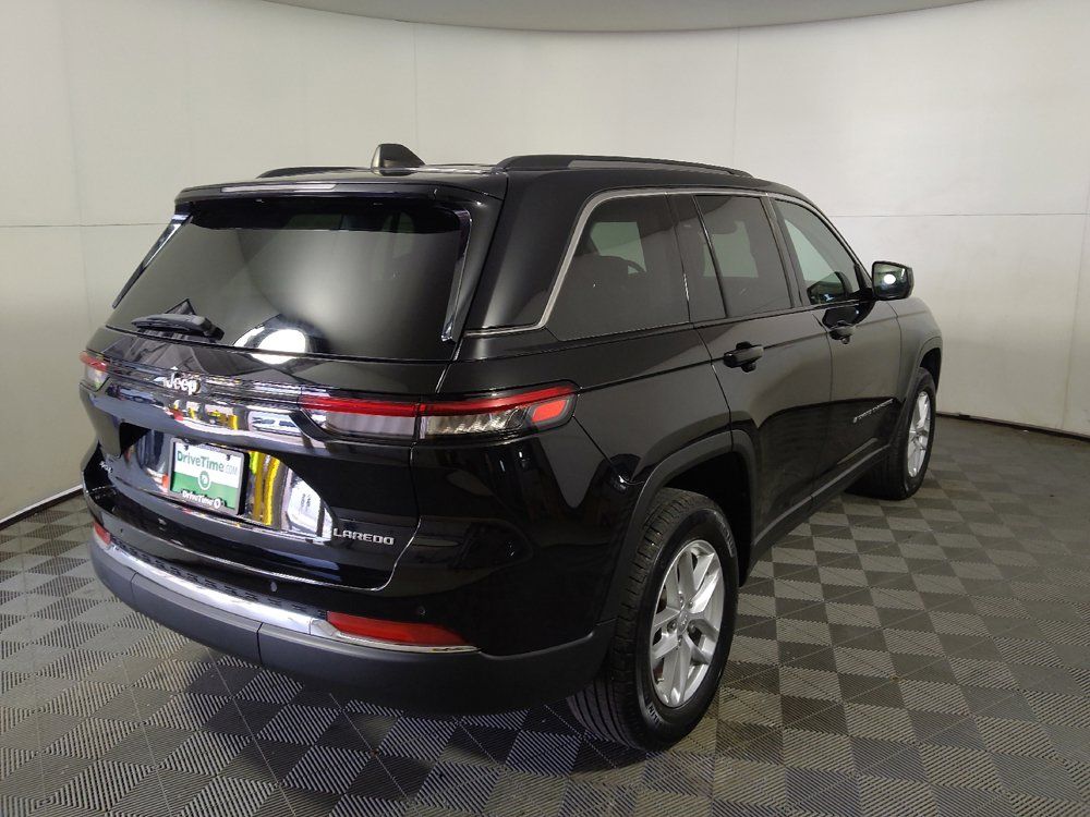 Used 2023 Jeep Grand Cherokee Laredo w/ Luxury Tech Group I AWD/4WD image 7
