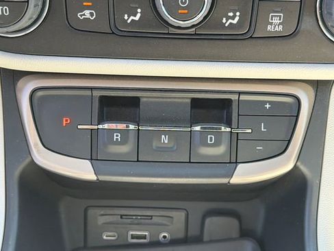 Certified 2024 GMC Terrain Denali w/ Denali Premium Package AWD/4WD image 31