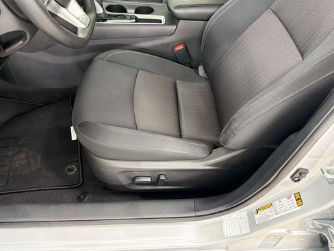 Used 2025 Nissan Altima 2.5 SV FWD image 14