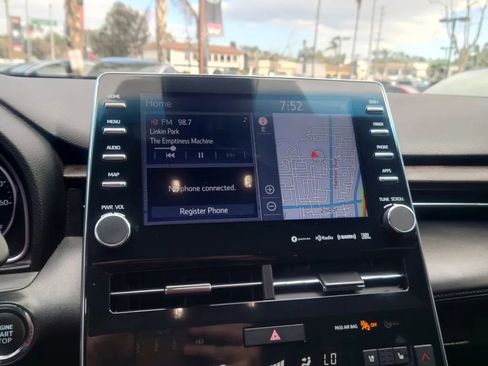 Used 2022 Toyota Avalon Limited image 27