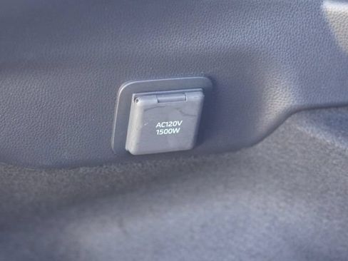 Used 2025 Toyota Prius Plug-In Hybrid FWD image 39