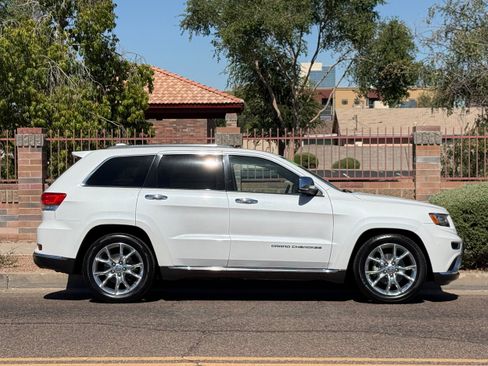 Used 2016 Jeep Grand Cherokee Summit AWD/4WD image 9