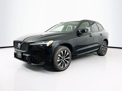 Used 2025 Volvo XC60 B5 Plus image 3