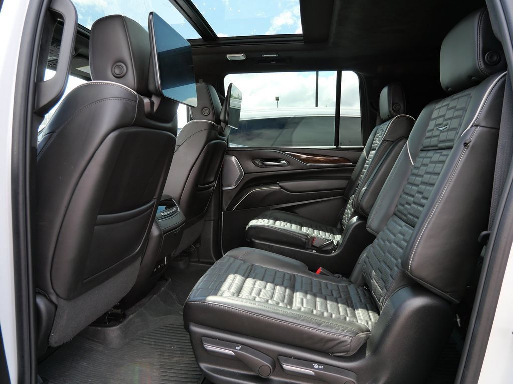 Used 2023 Cadillac Escalade ESV Premium Luxury Platinum AWD/4WD image 20