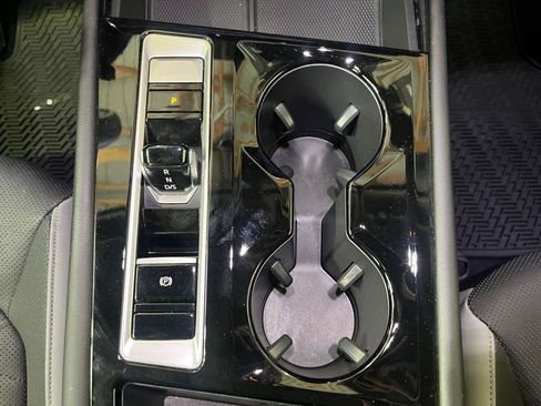 Certified 2024 Volkswagen Atlas Peak Edition SE image 15