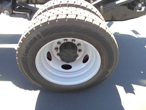 Used 2024 Ford F550 4x4 Regular Cab Super Duty image 12