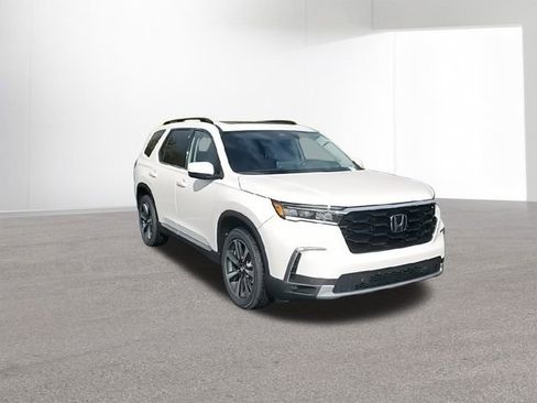 New 2025 Honda Pilot Touring image 2