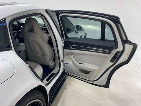 Used 2020 Porsche Panamera GTS image 21